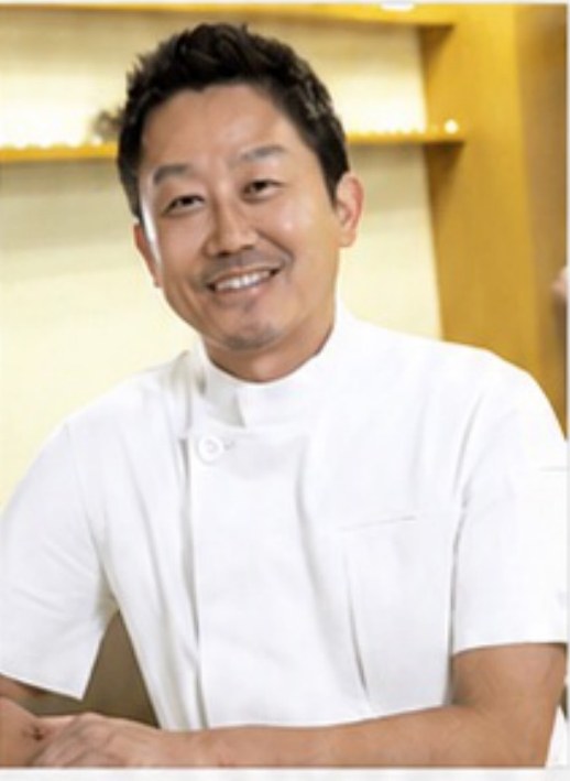 伏見皮フクリニック 院長 伊東祥雄さま